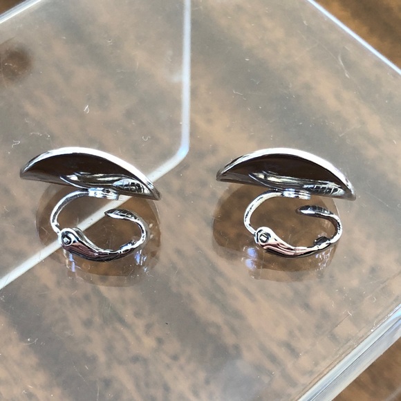 Vintage Avon curved disc clip on earrings silver tone - Picture 11 of 16